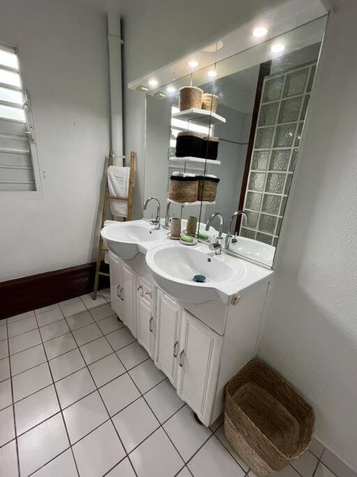 Appartement F4 Petit Bourg Экстерьер фото