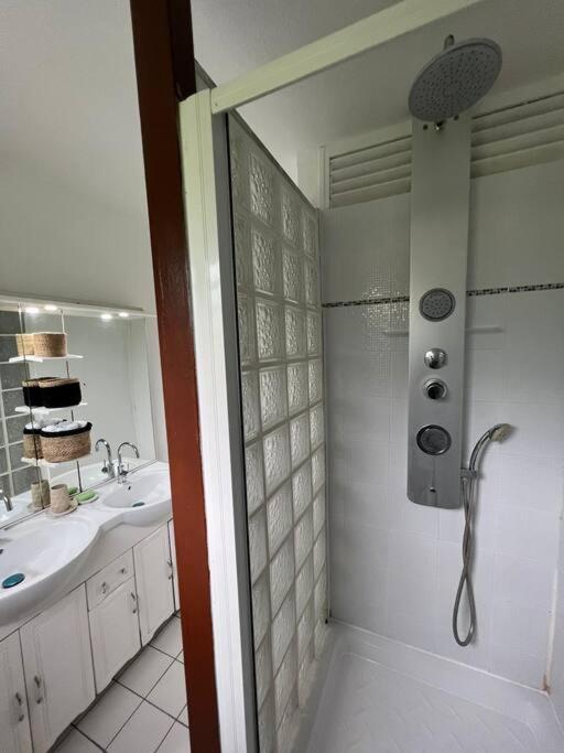 Appartement F4 Petit Bourg Экстерьер фото